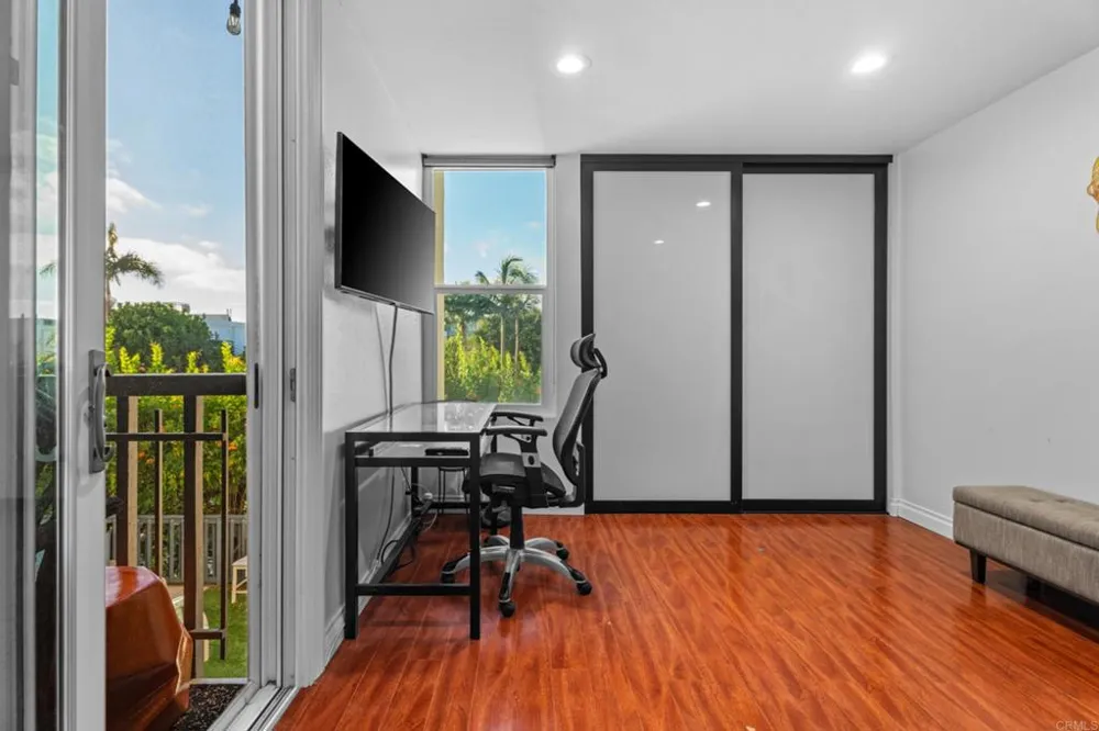 727 Sapphire Street #208 San Diego, CA 92109