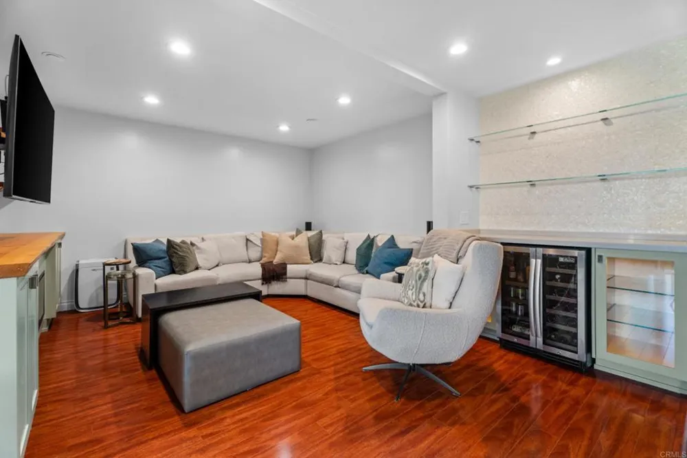 727 Sapphire Street #208 San Diego, CA 92109