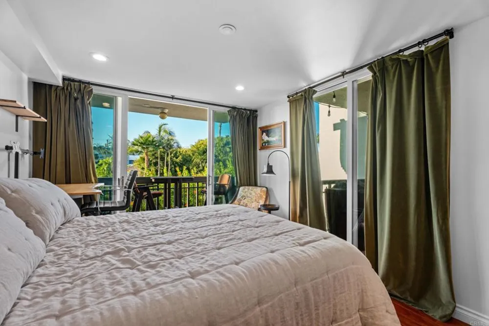 727 Sapphire Street #208 San Diego, CA 92109