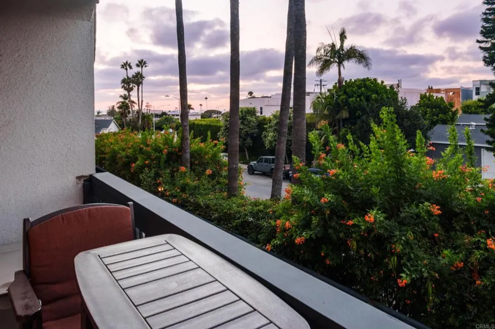 727 Sapphire Street #208 San Diego, CA 92109