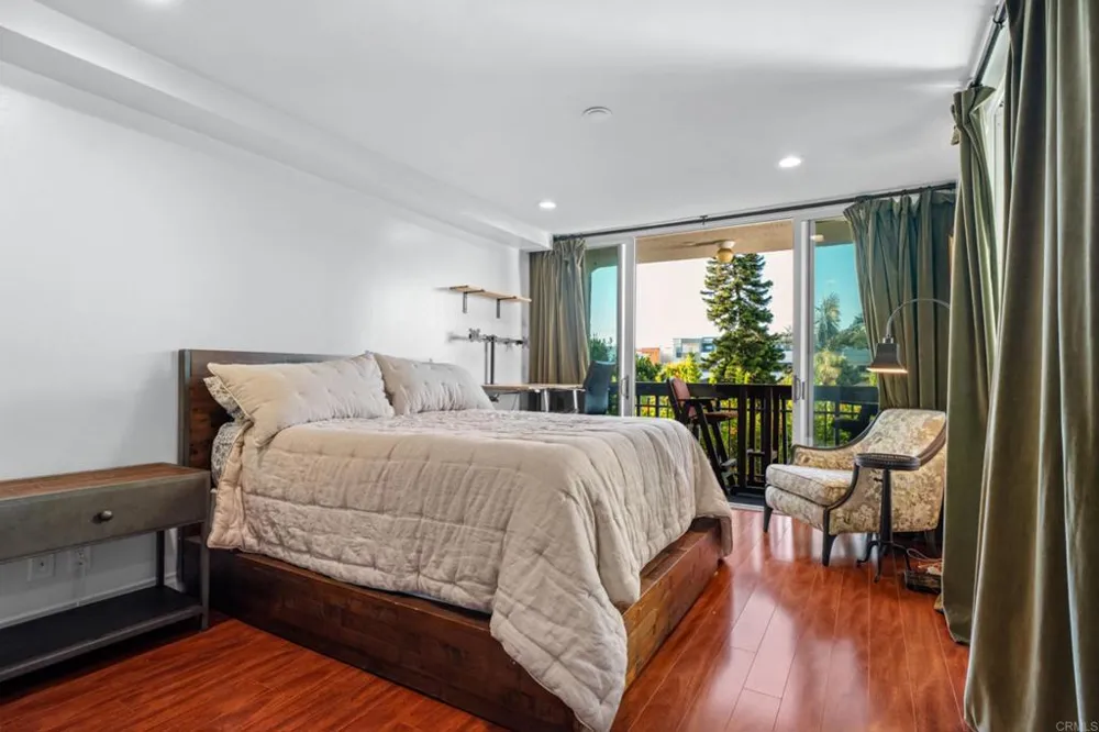 727 Sapphire Street #208 San Diego, CA 92109