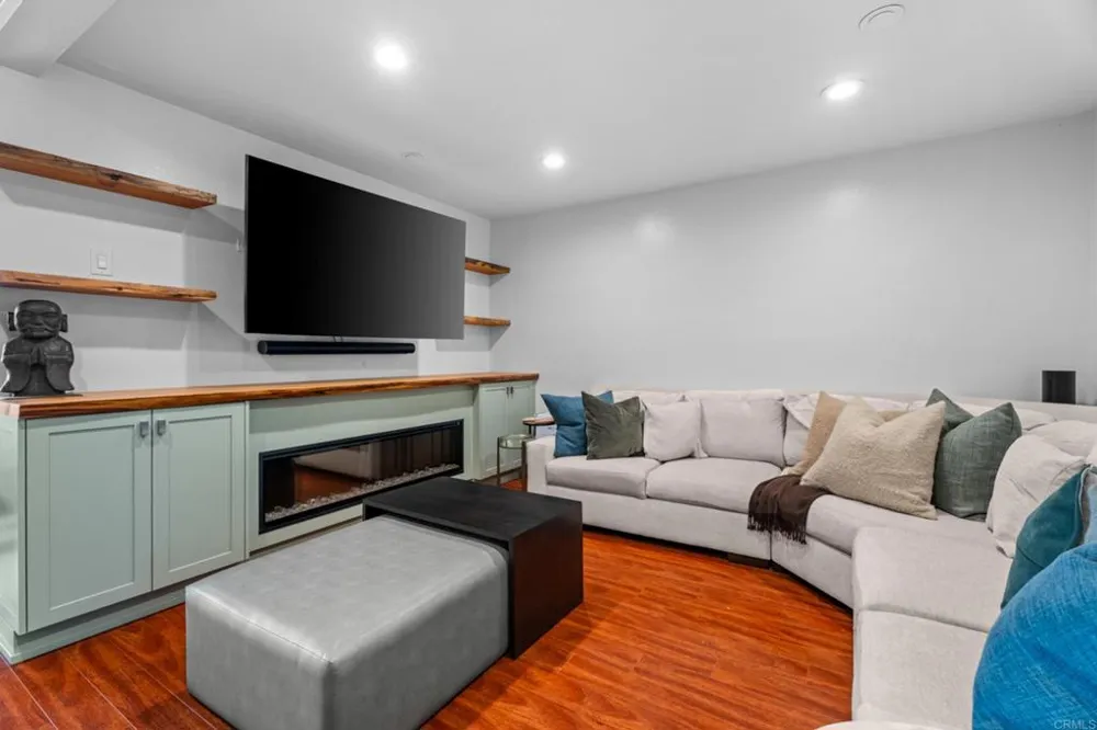 727 Sapphire Street #208 San Diego, CA 92109