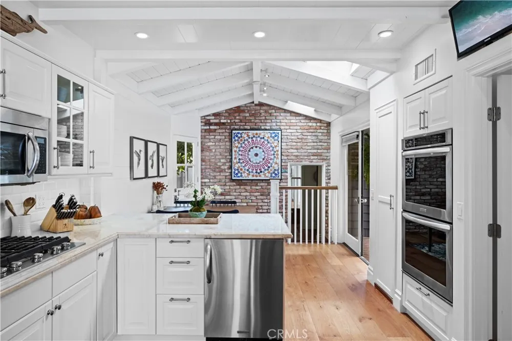 110 Pearl Avenue Newport Beach, CA 92662