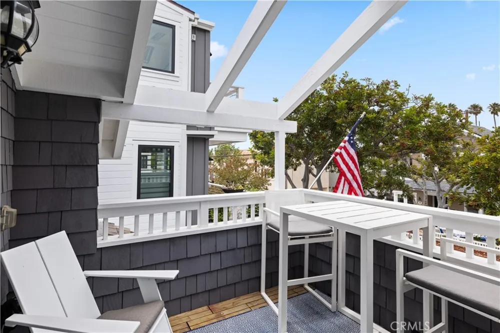 110 Pearl Avenue Newport Beach, CA 92662