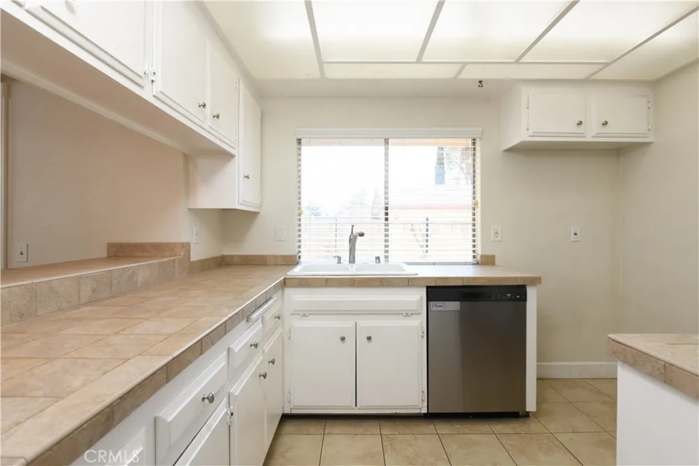 5468 Apricot Lane Riverside, CA 92506
