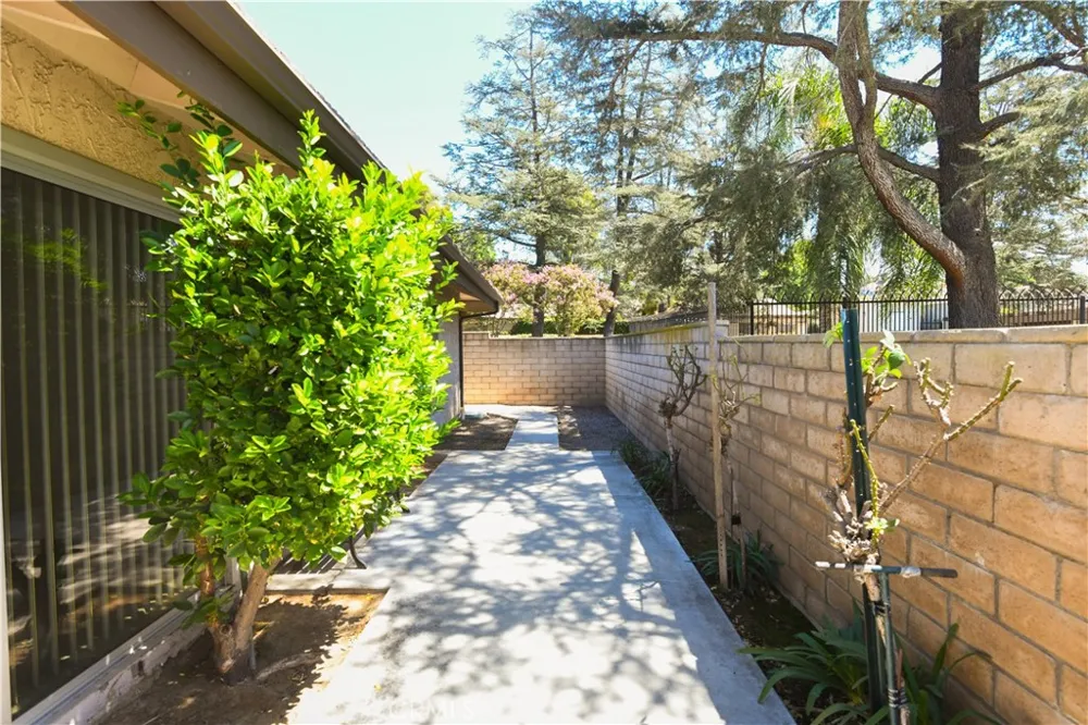 5468 Apricot Lane Riverside, CA 92506