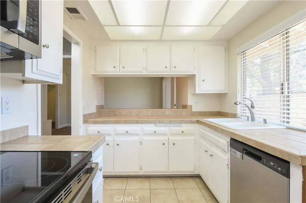 5468 Apricot Lane Riverside, CA 92506