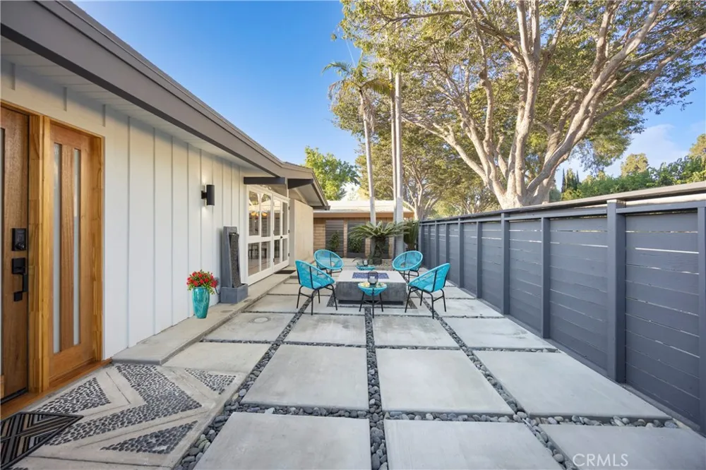 3253 Lees Avenue Long Beach, CA 90808