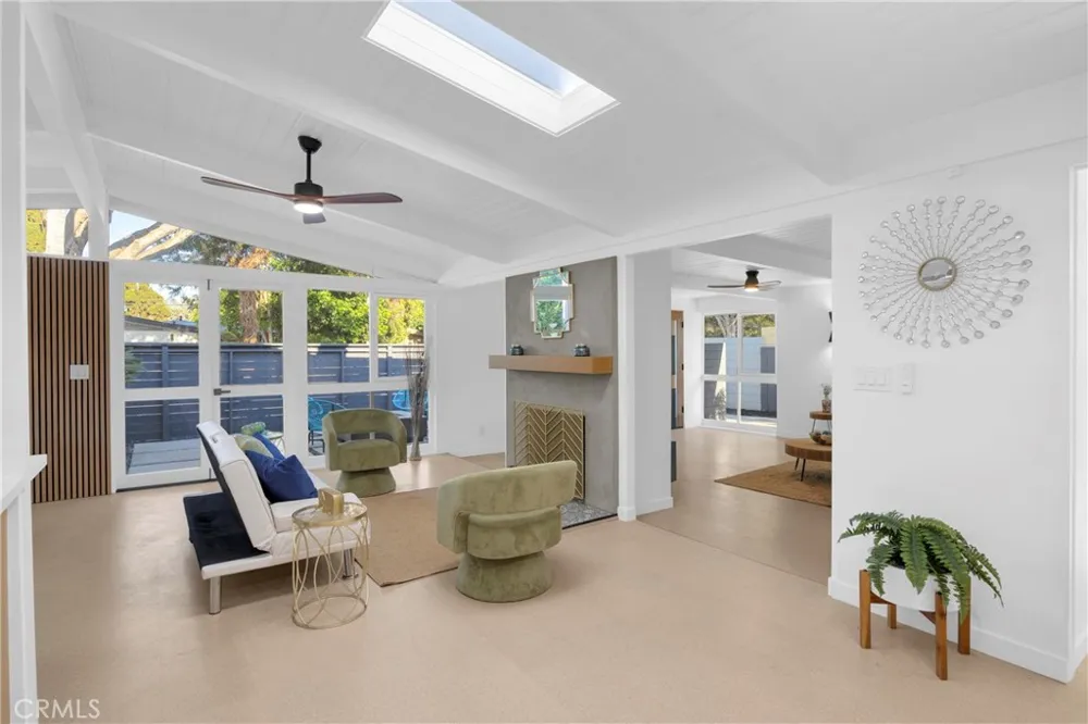 3253 Lees Avenue Long Beach, CA 90808