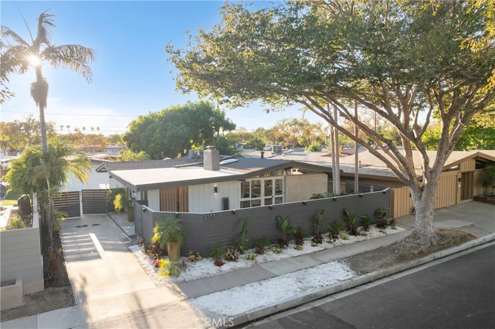 3253 Lees Avenue Long Beach, CA 90808