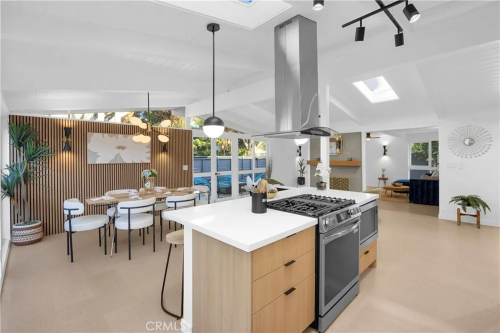 3253 Lees Avenue Long Beach, CA 90808
