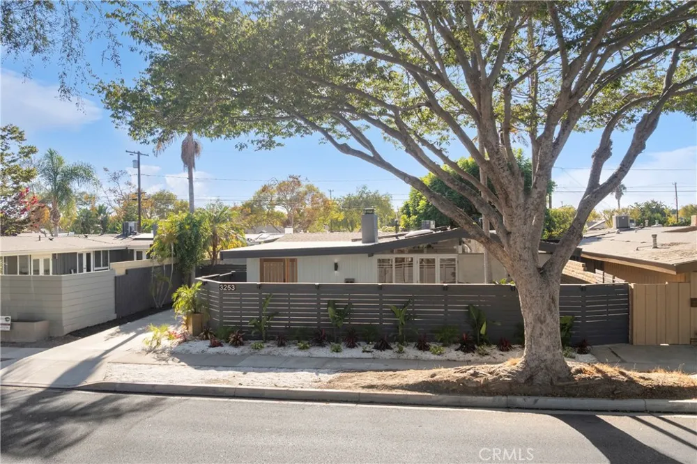 3253 Lees Avenue Long Beach, CA 90808