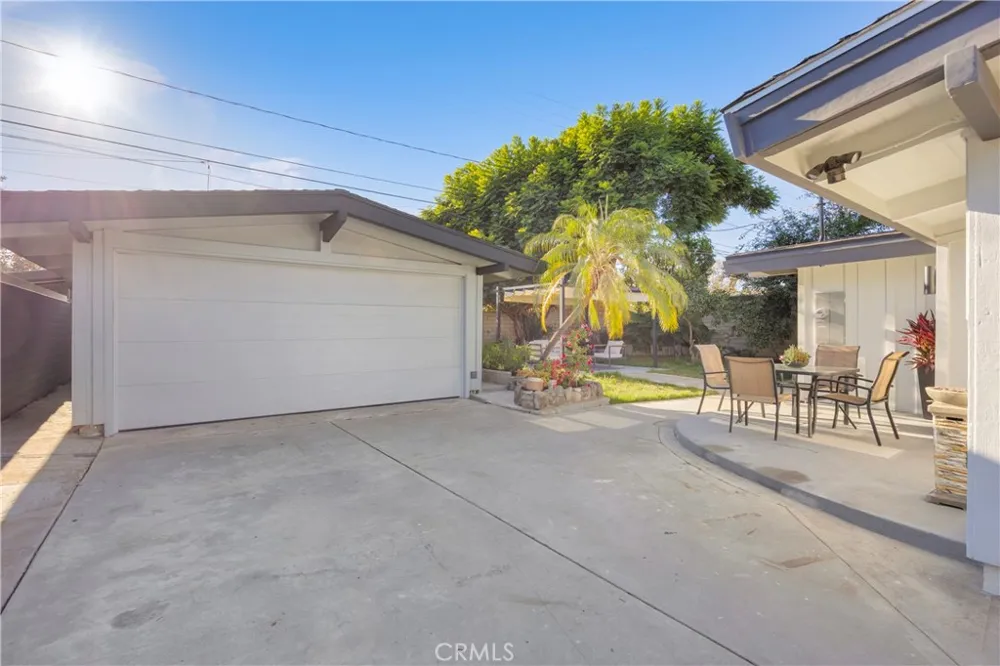 3253 Lees Avenue Long Beach, CA 90808