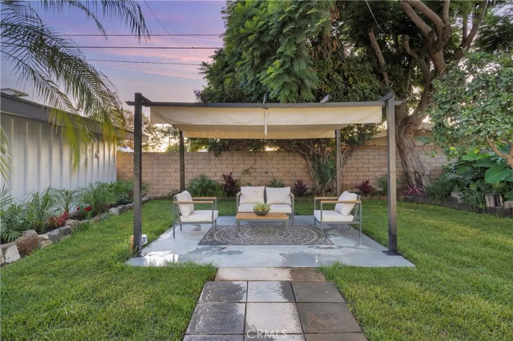 3253 Lees Avenue Long Beach, CA 90808