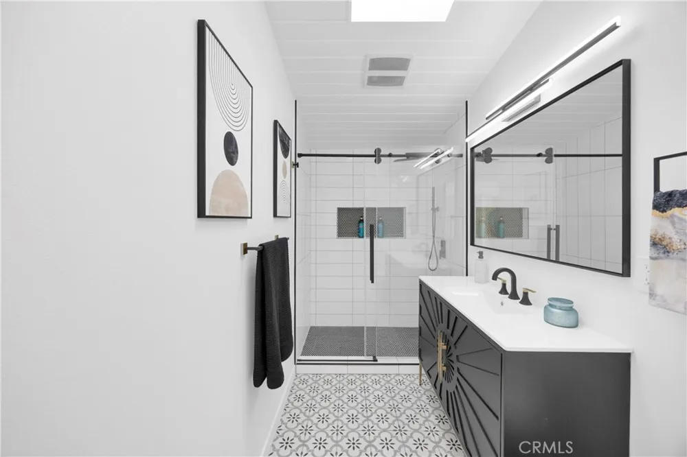 3253 Lees Avenue Long Beach, CA 90808