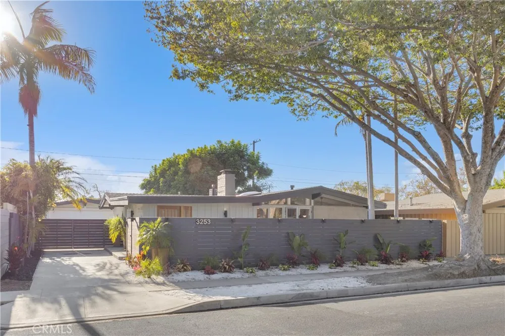 3253 Lees Avenue Long Beach, CA 90808