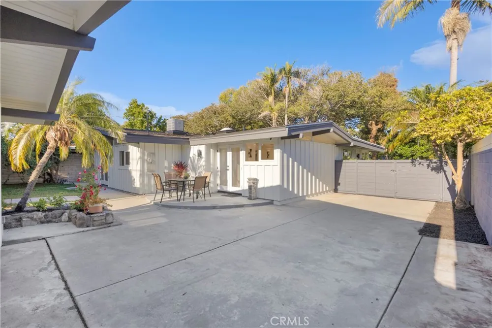 3253 Lees Avenue Long Beach, CA 90808