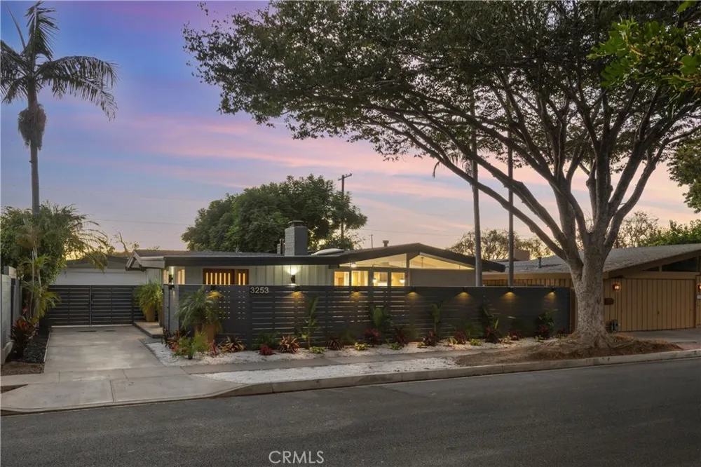 3253 Lees Avenue Long Beach, CA 90808