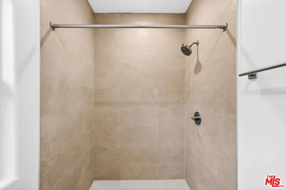 17623 Burbank Boulevard Encino, CA 91316