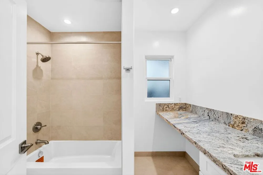 17623 Burbank Boulevard Encino, CA 91316