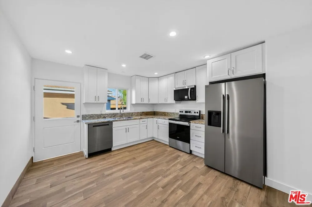 17623 Burbank Boulevard Encino, CA 91316