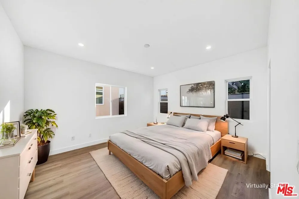 17623 Burbank Boulevard Encino, CA 91316