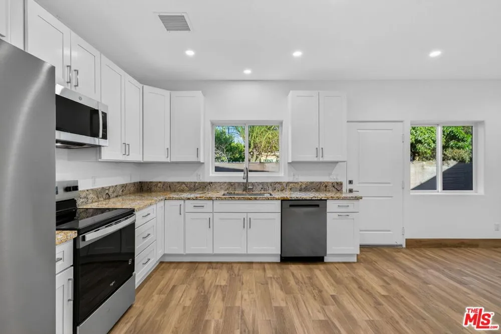 17623 Burbank Boulevard Encino, CA 91316