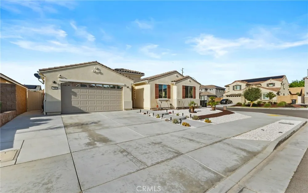 718 Torrey Court Perris, CA 92571
