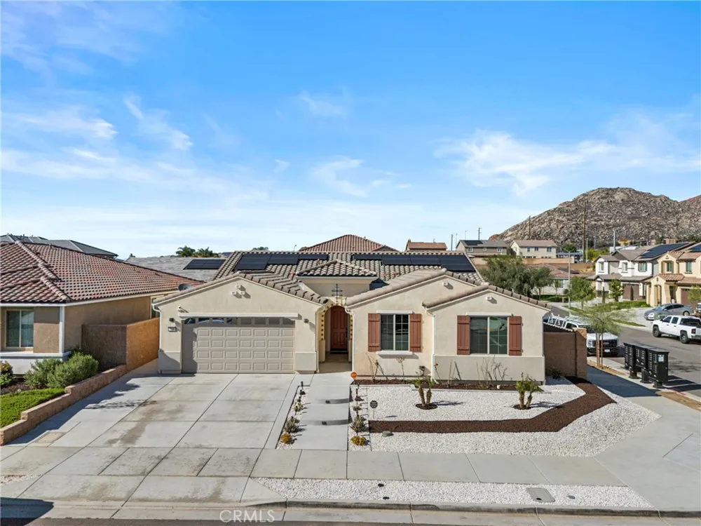 718 Torrey Court Perris, CA 92571