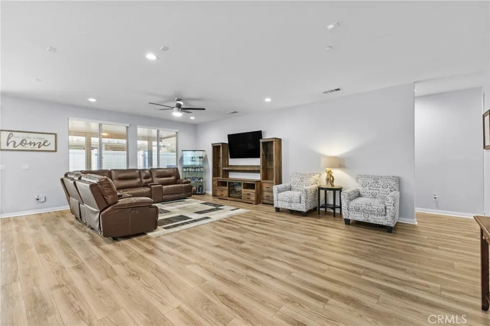 718 Torrey Court Perris, CA 92571