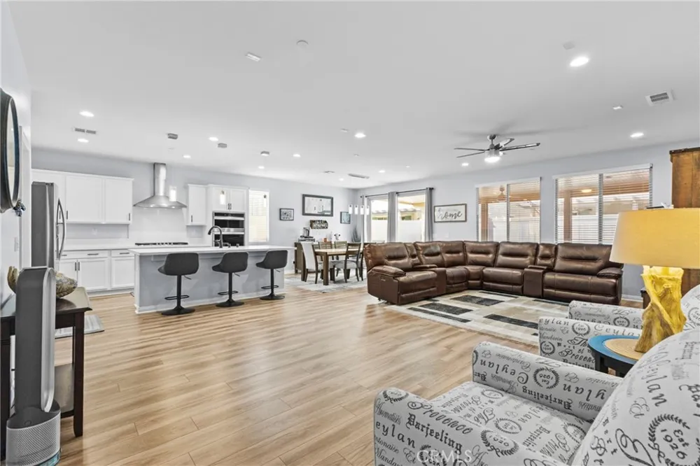718 Torrey Court Perris, CA 92571