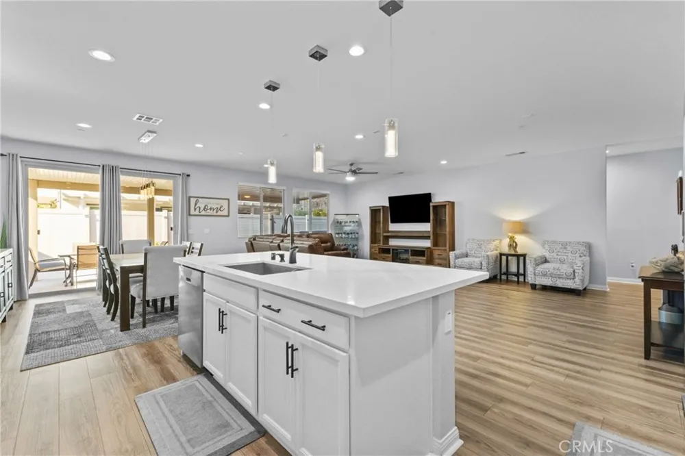 718 Torrey Court Perris, CA 92571