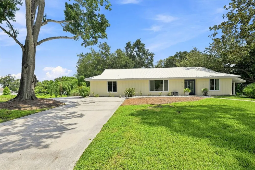 10113 LINDELAAN DRIVE Tampa, FL 33618