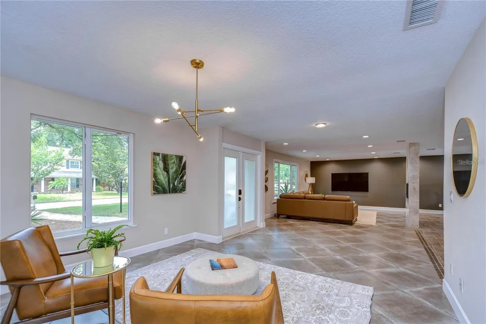 10113 LINDELAAN DRIVE Tampa, FL 33618