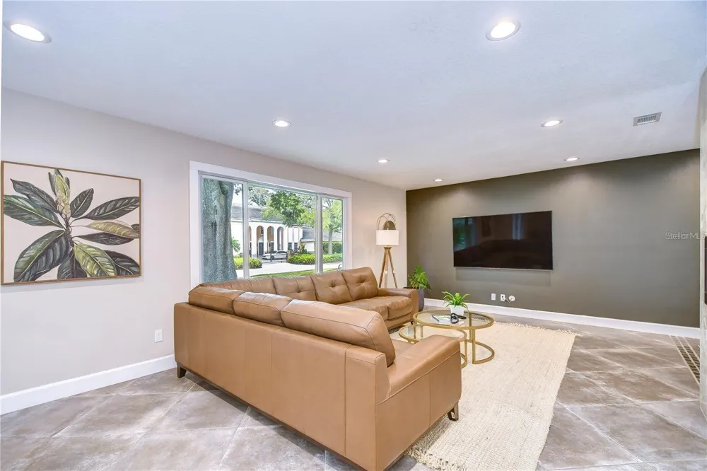 10113 LINDELAAN DRIVE Tampa, FL 33618