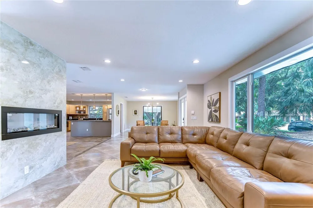 10113 LINDELAAN DRIVE Tampa, FL 33618