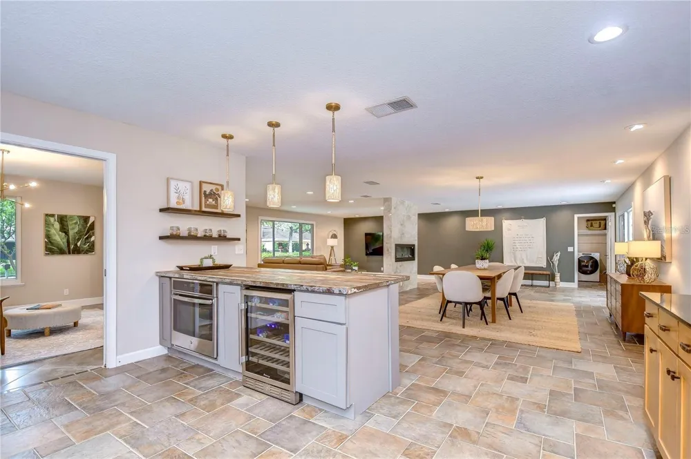 10113 LINDELAAN DRIVE Tampa, FL 33618