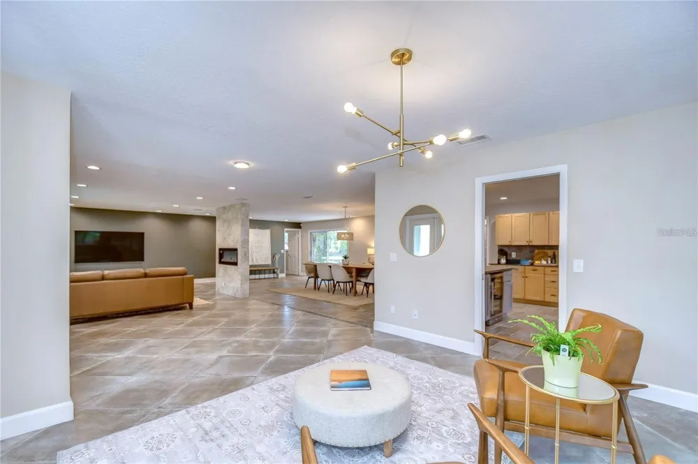 10113 LINDELAAN DRIVE Tampa, FL 33618