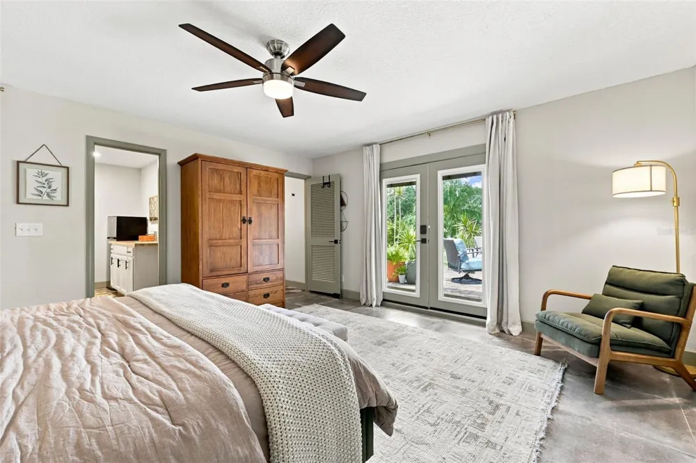 10113 LINDELAAN DRIVE Tampa, FL 33618