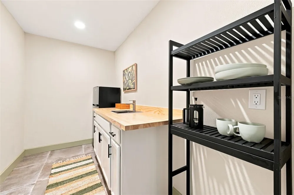 10113 LINDELAAN DRIVE Tampa, FL 33618