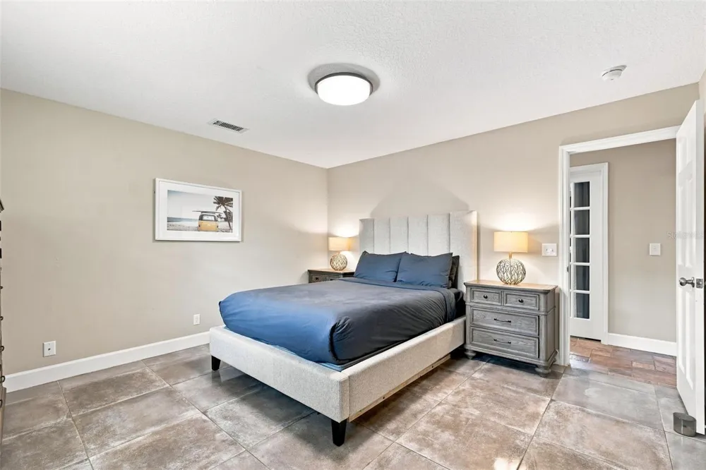 10113 LINDELAAN DRIVE Tampa, FL 33618