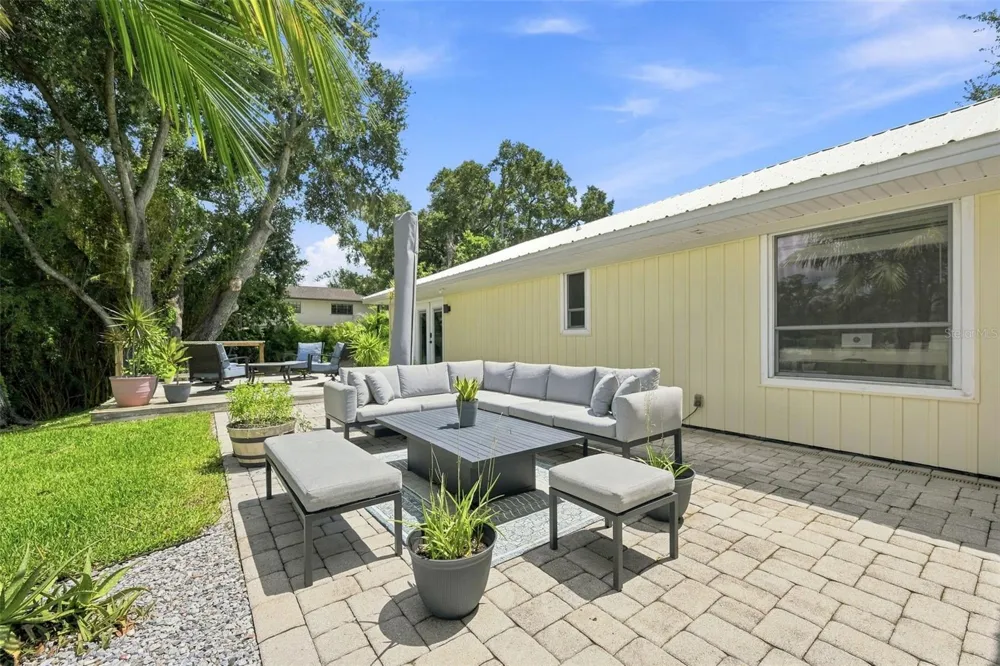 10113 LINDELAAN DRIVE Tampa, FL 33618