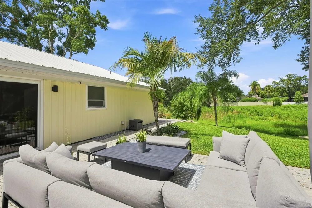 10113 LINDELAAN DRIVE Tampa, FL 33618