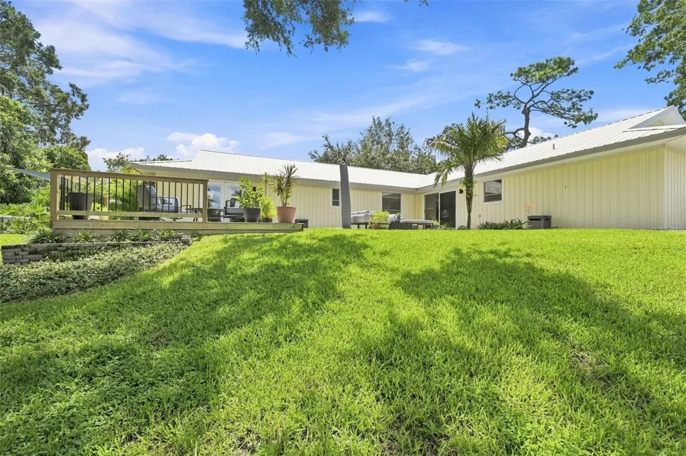 10113 LINDELAAN DRIVE Tampa, FL 33618