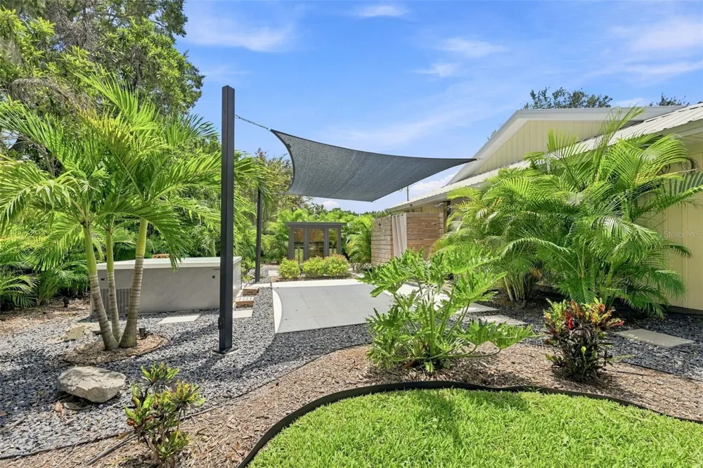 10113 LINDELAAN DRIVE Tampa, FL 33618