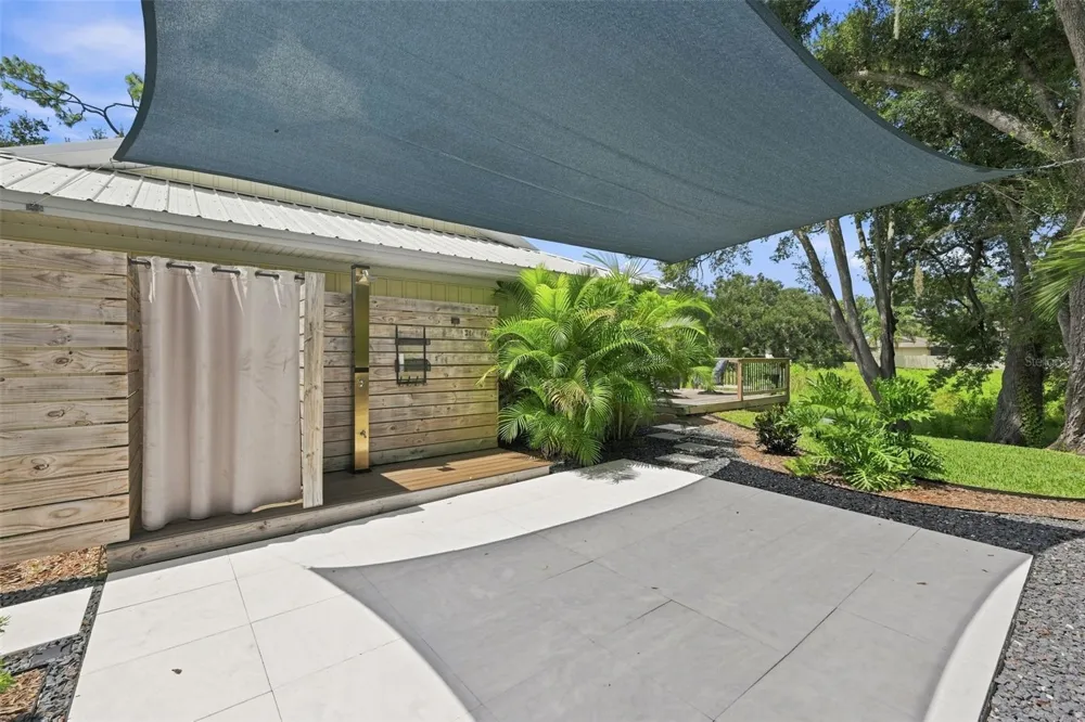 10113 LINDELAAN DRIVE Tampa, FL 33618