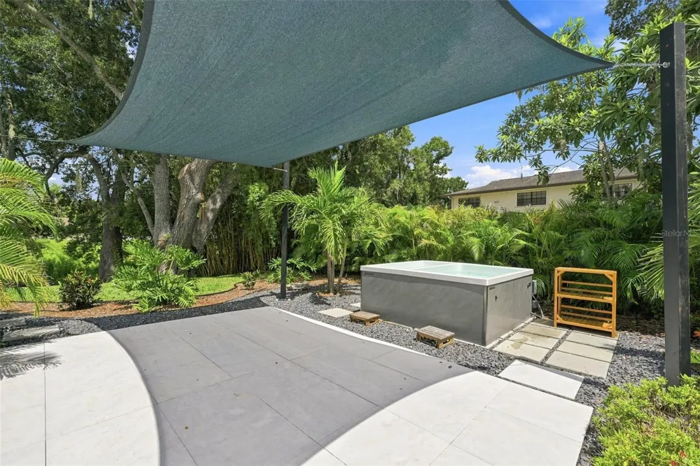 10113 LINDELAAN DRIVE Tampa, FL 33618