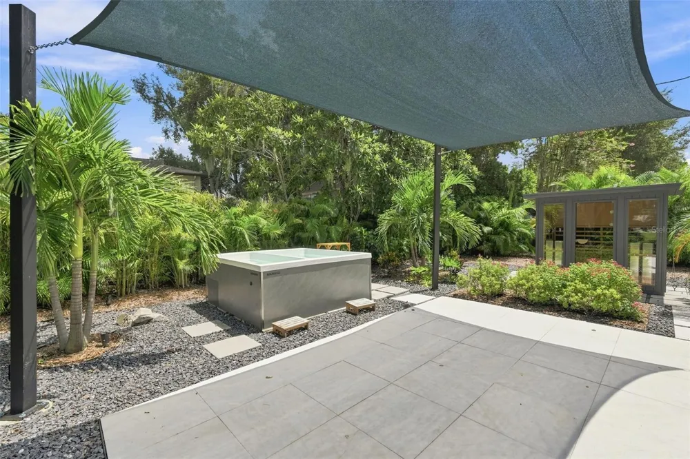 10113 LINDELAAN DRIVE Tampa, FL 33618
