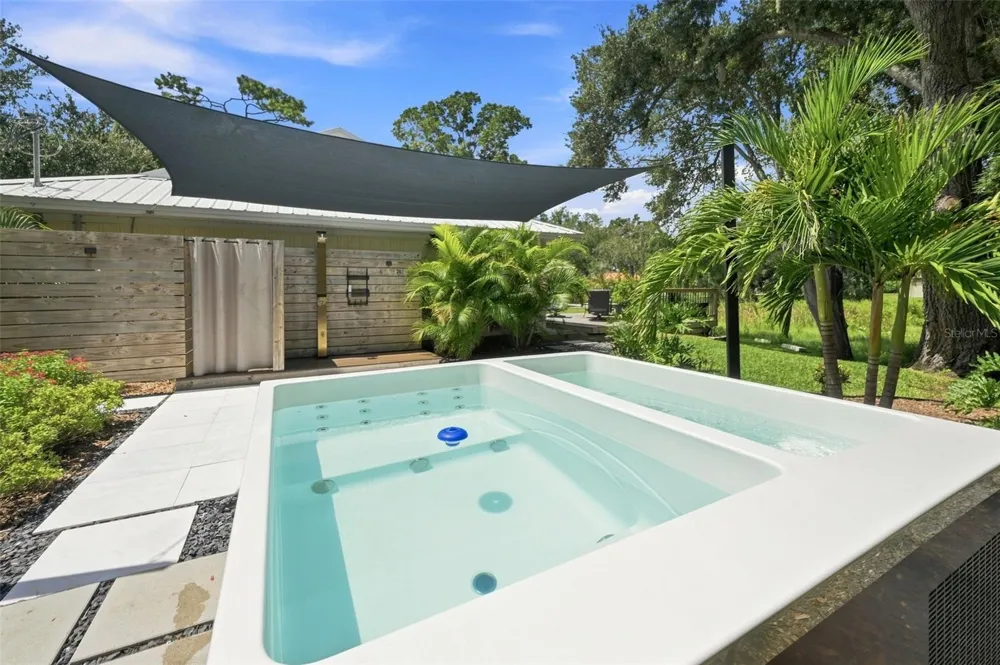 10113 LINDELAAN DRIVE Tampa, FL 33618