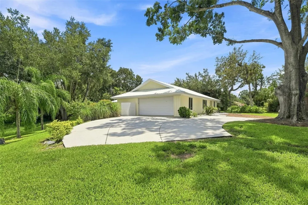 10113 LINDELAAN DRIVE Tampa, FL 33618